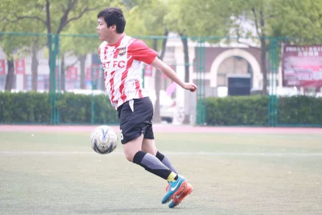 高诗岩21+10+8山东加时胜首钢 范子铭31分